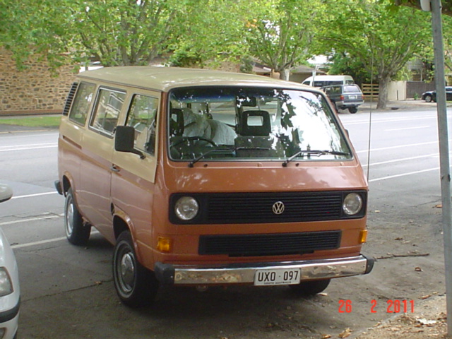 File:1984-1986 Volkswagen Caravelle (253) CL van (5484770147).jpg