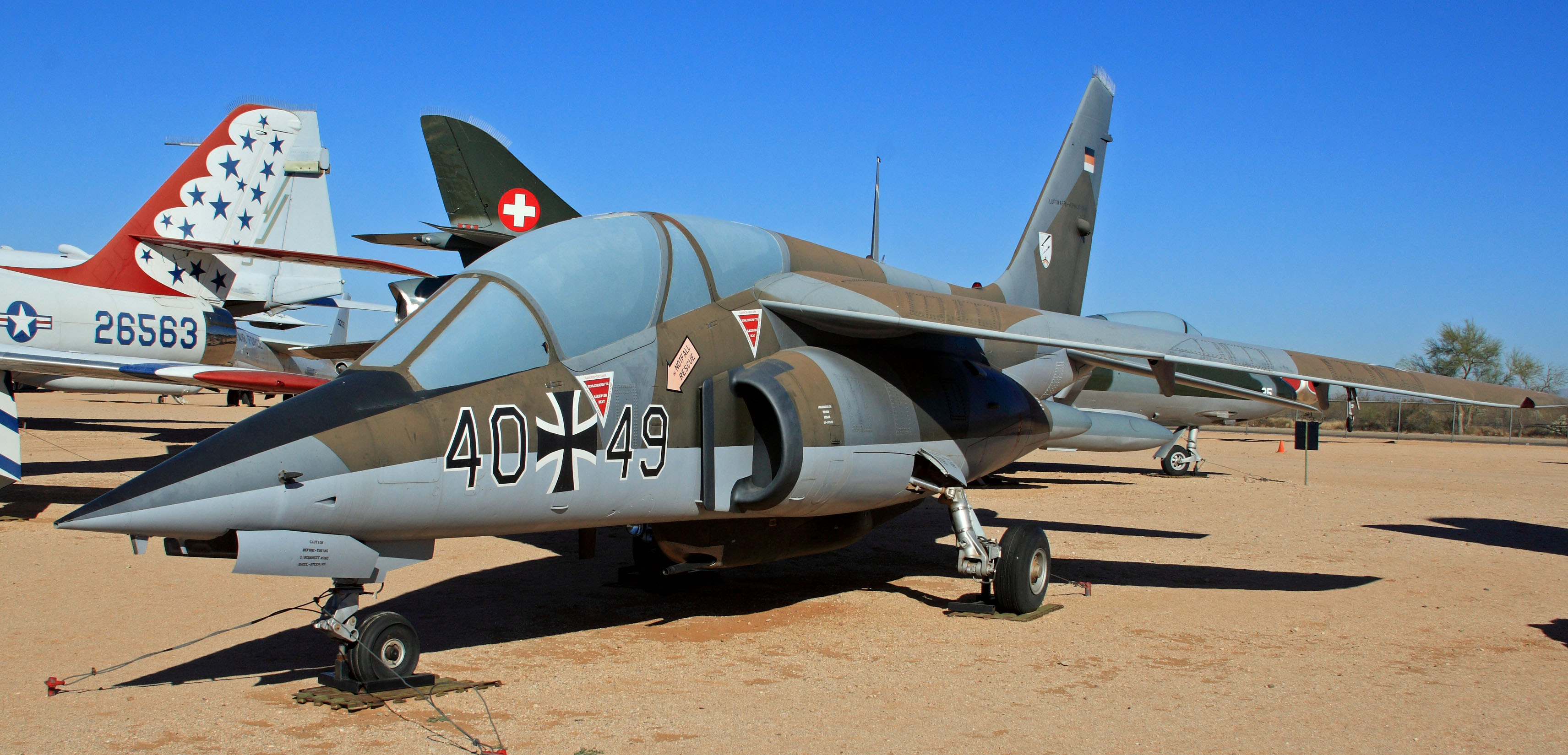 File:Alpha Jet (I think) (5732725196).jpg - Wikimedia Commons