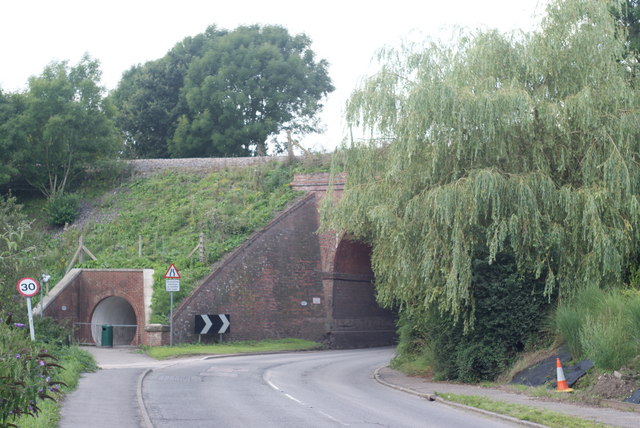 File:Bridge at Gomshall, Surrey - geograph.org.uk - 1434773.jpg