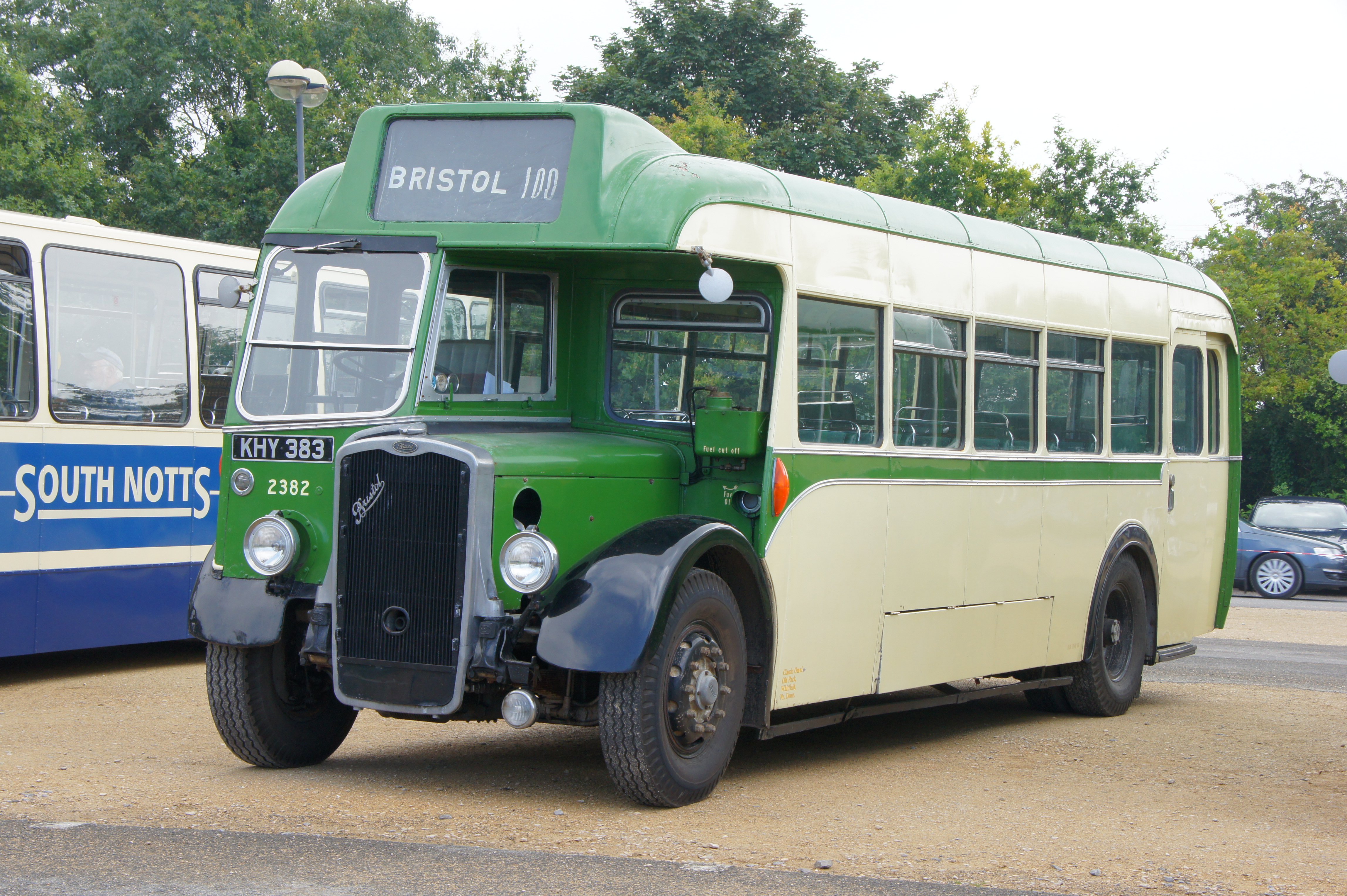 Bristol_Omnibus_bus_2382_(KHY_383)%2C_2012_Bristol_Vintage_Bus_Group_open_day.jpg