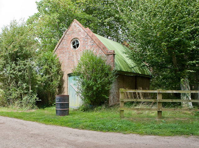 File:Building in need of a roof, Sandle Grange - geograph.org.uk - 1462689.jpg