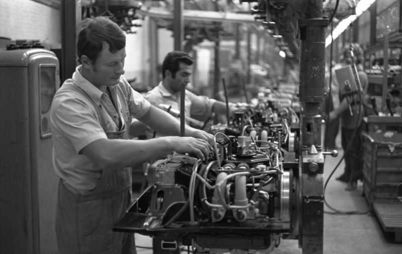 File:Bundesarchiv B 145 Bild-F040745-0022, Hannover, VW Autowerk.jpg