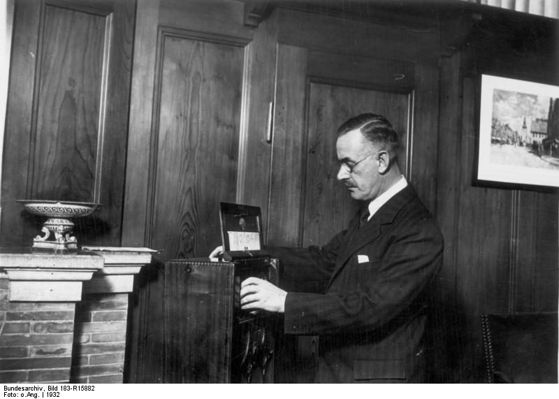 File:Bundesarchiv Bild 183-R15882, Thomas Mann.jpg