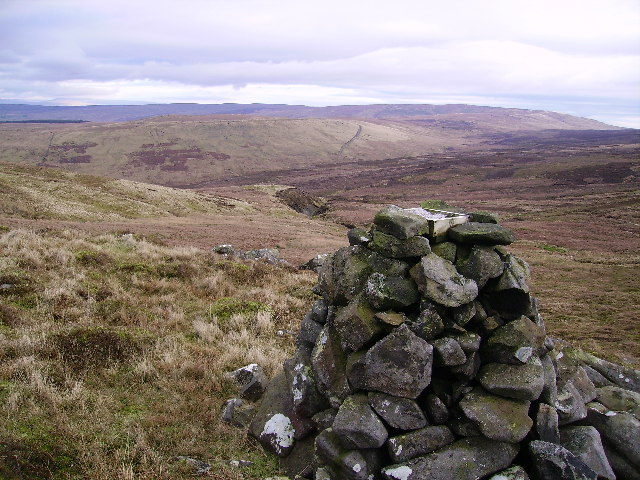 File:Cairn Marking Fold Hill - geograph.org.uk - 99183.jpg