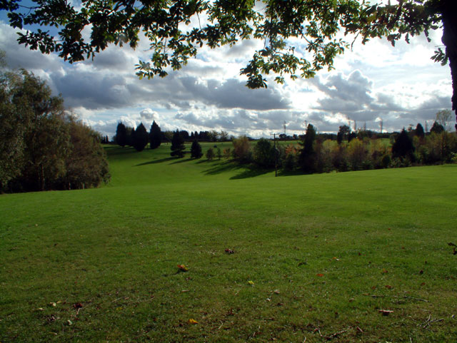 File:Cherry Lodge golf course, TN16 - geograph.org.uk - 67944.jpg