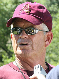 Dennis Erickson American football coach (born 1947)