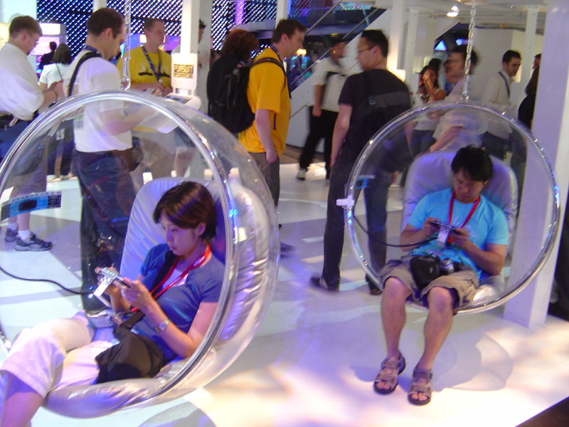 File:E3 2005 Playstation booth - PSP demo bubbles.jpg