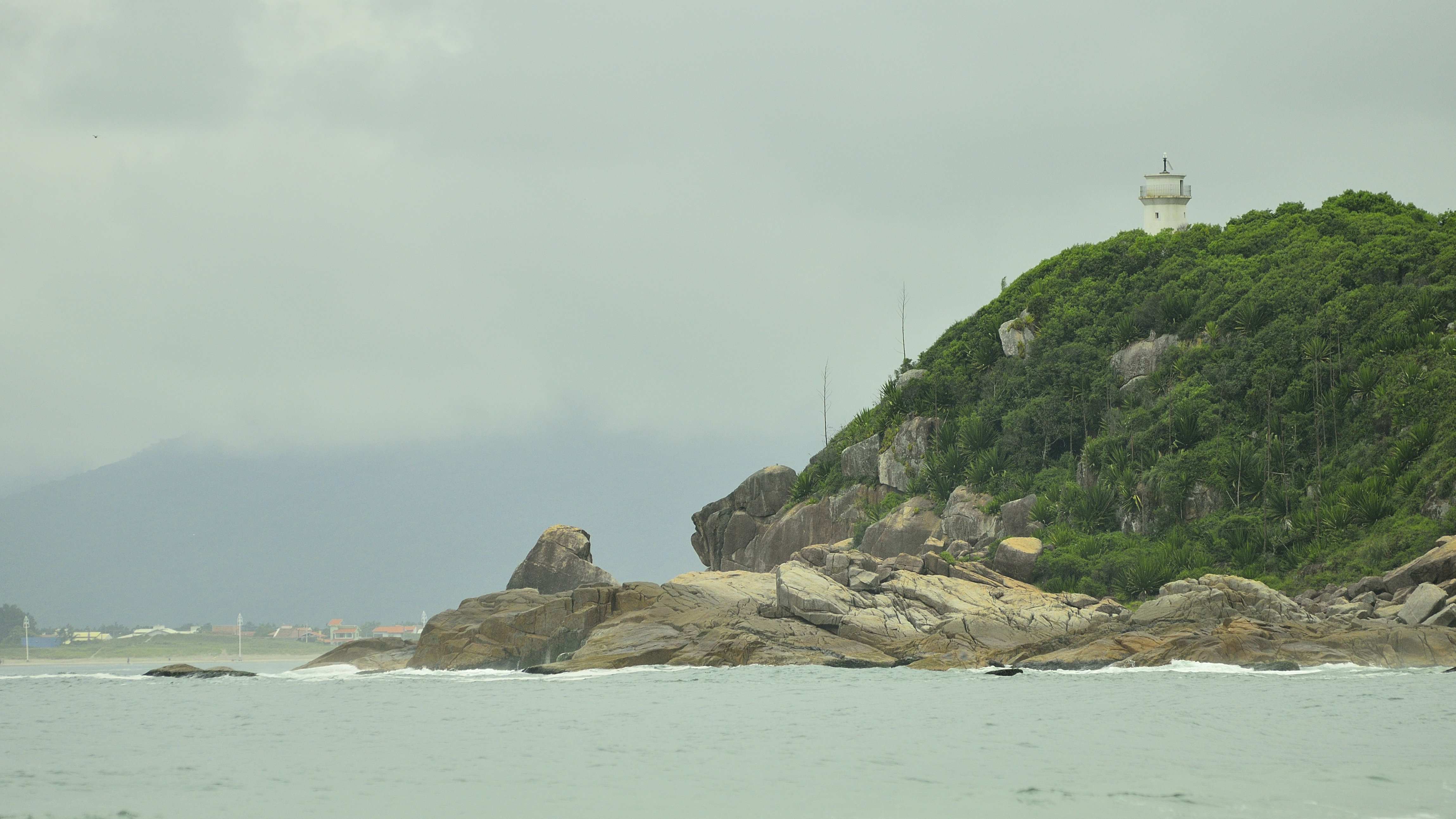 O Farol na Ponta dos Naufragados em Florianópolis - SC.