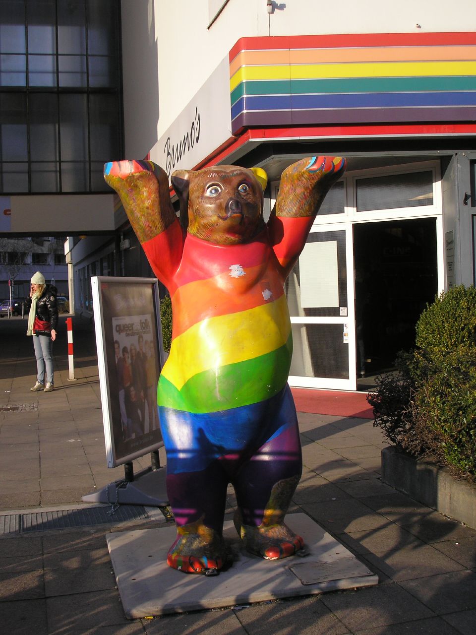 File Gay Bear Berlin Nollendorfplatz Jpg Wikimedia Commons