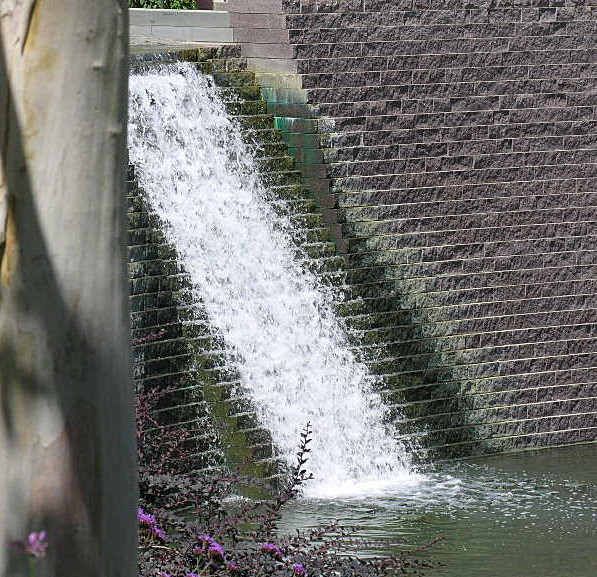 File:Getty Center Waterfall 002.jpg