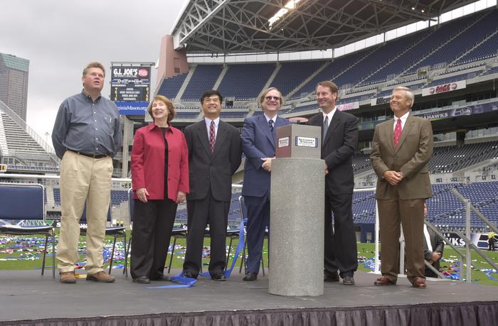 File:Grand opening of Seahawks stadium, 2002 (43550801190).jpg