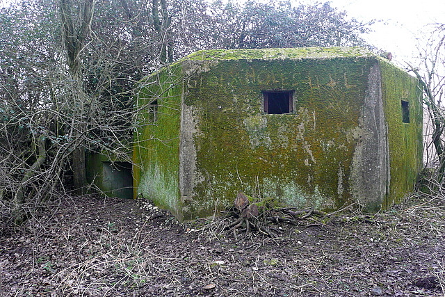 File:Gun emplacement by the railway line - geograph.org.uk - 1778886.jpg