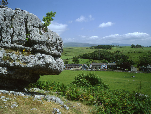 File:Hutton Roof from the Cuckoo Stone - geograph.org.uk - 1053112.jpg