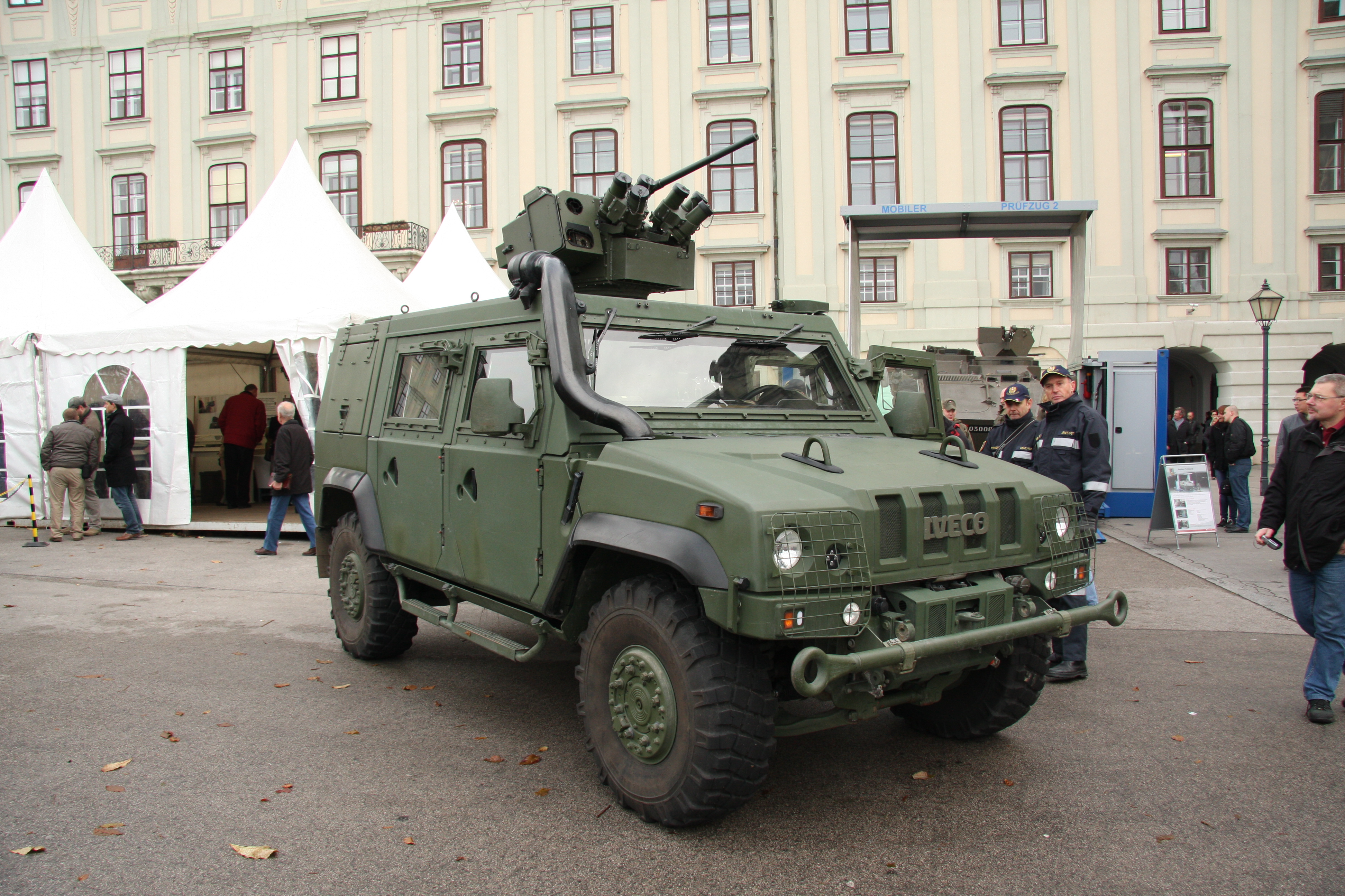 Бронеавтомобиль Iveco LMV