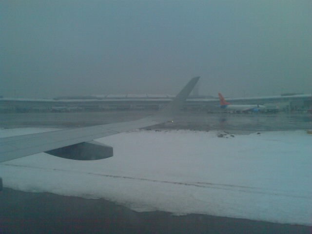 File:Kinda foggy - Toronto Pearson International Airport February 2008.jpg