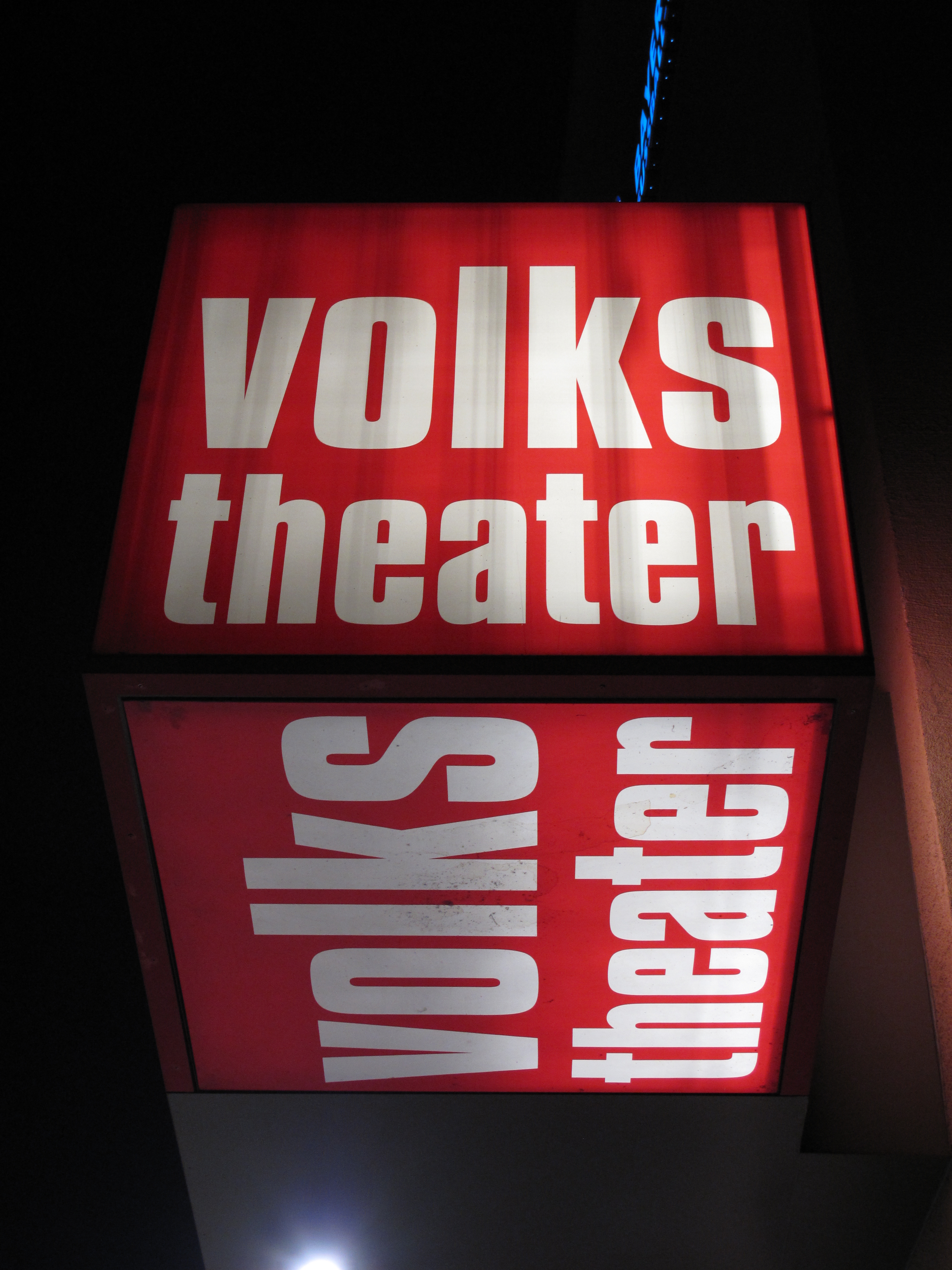 The logogram of the Volkstheater in Munich.