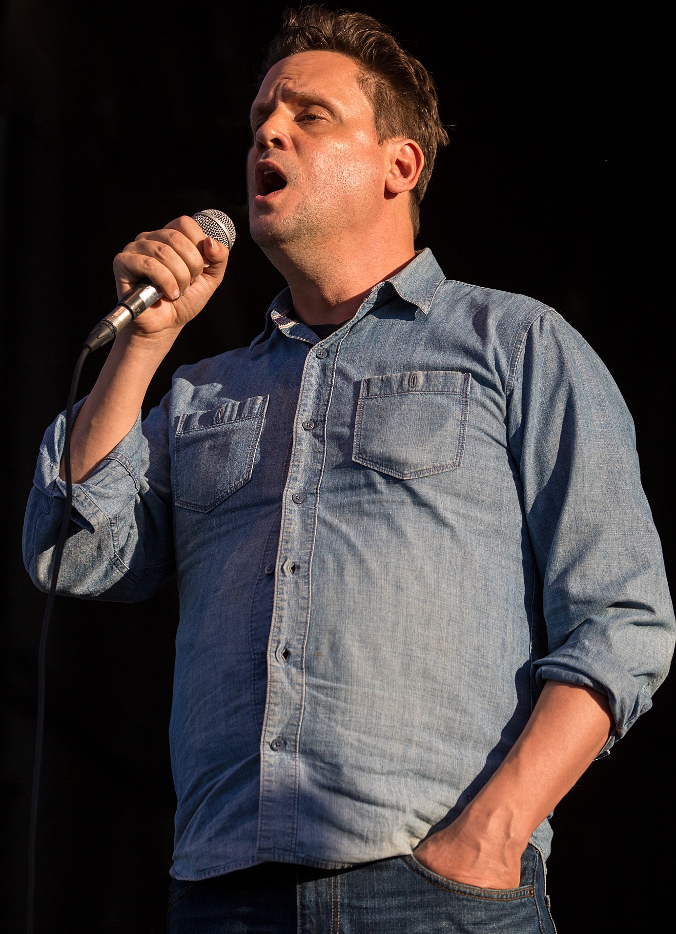 Kozelek performing with [[Sun Kil Moon]] in 2014