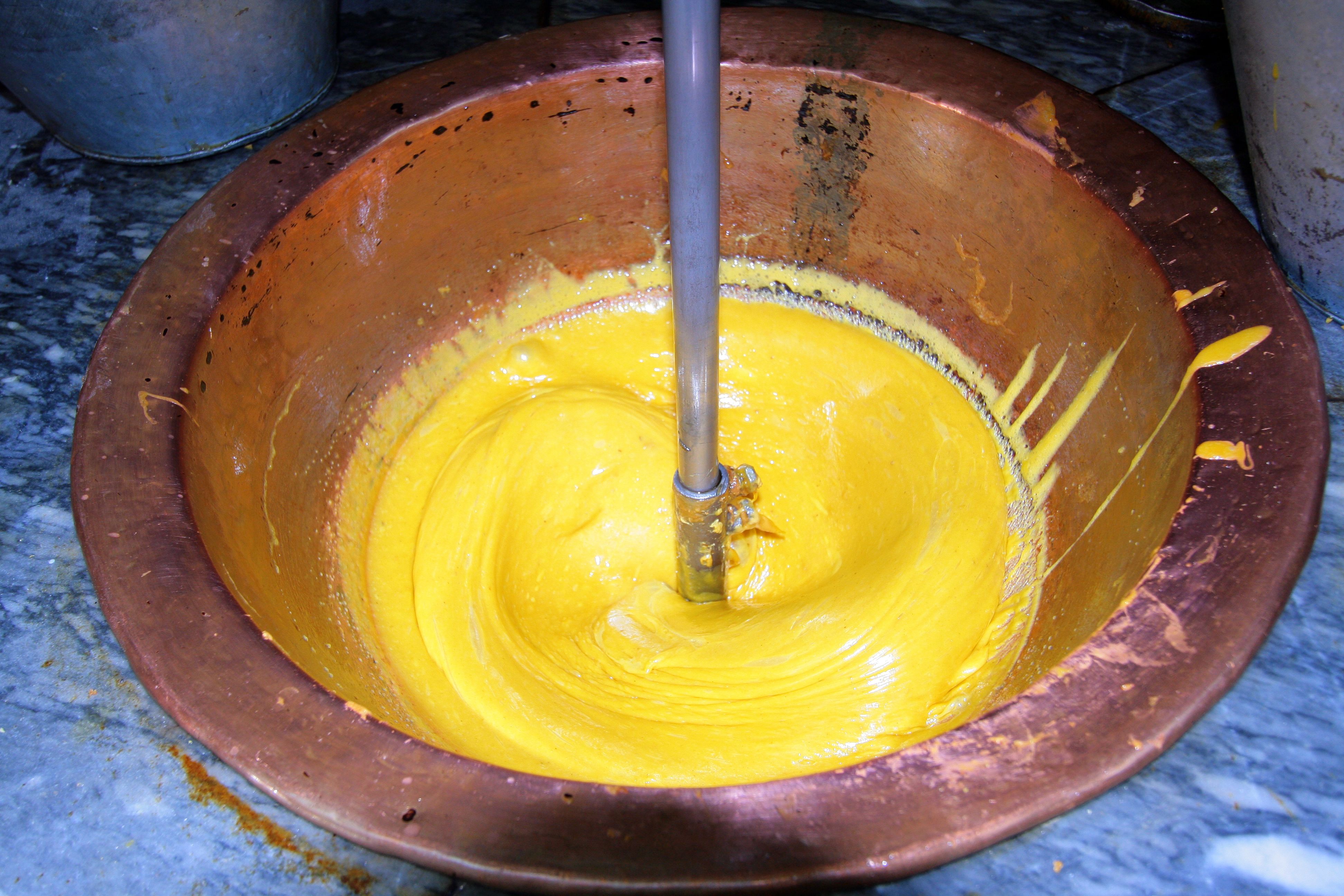 File:Mixers Sohan (confectionery) Qom Iran Mostafa Meraji 04.jpg -  Wikimedia Commons