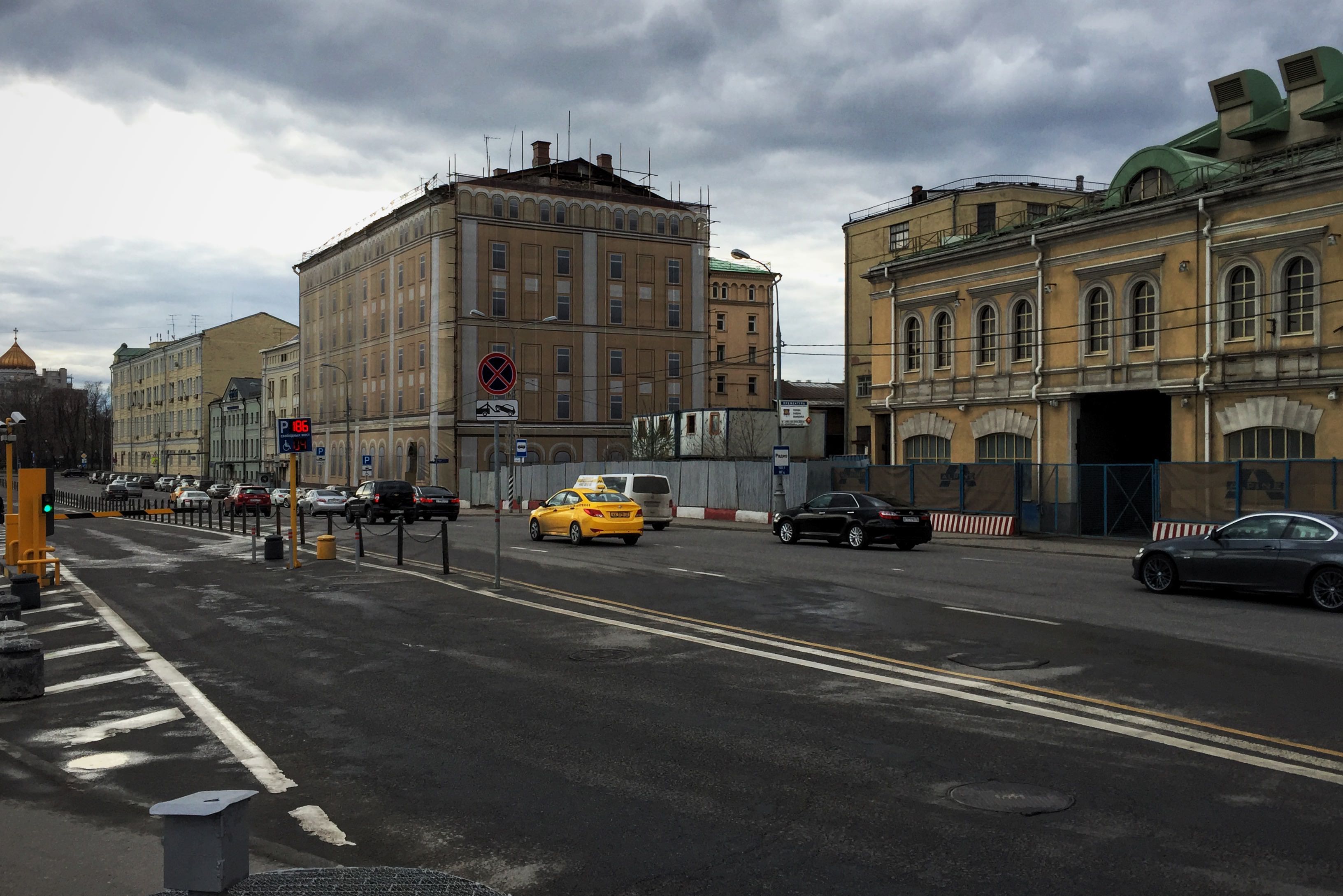 Камера болотная. Болотная улица (Москва). Болотная 13.