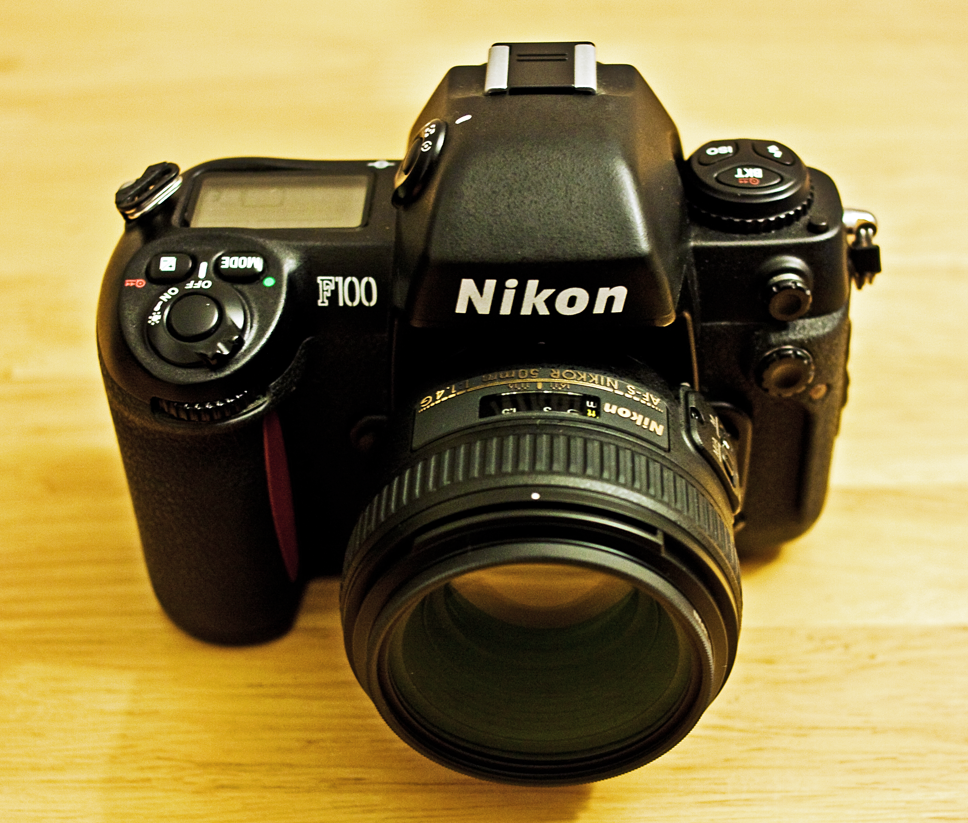 Nikon F100-