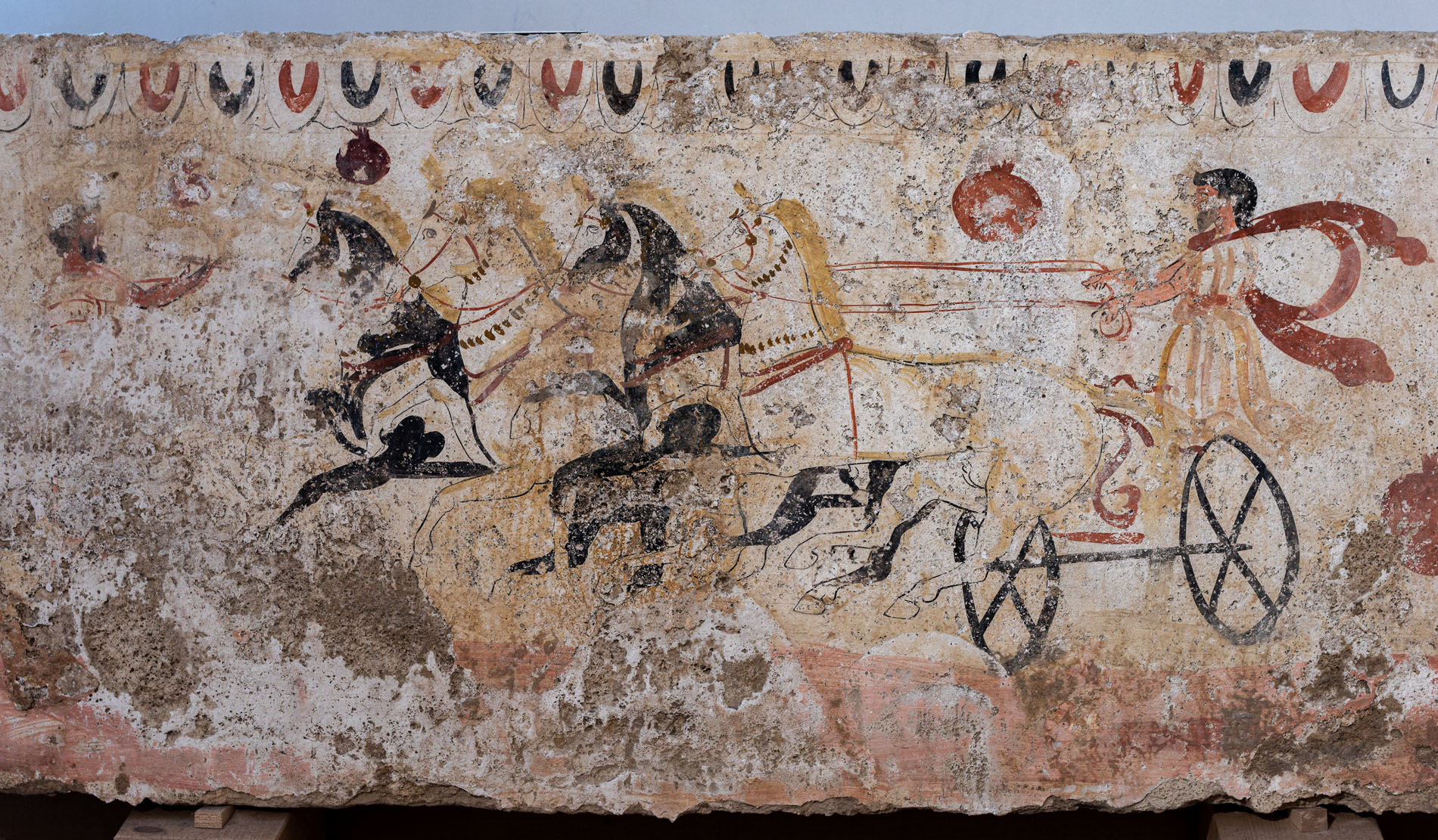 Фреска с изображением италийской колесницы из луканской гробницы, IV век до нашей эры.