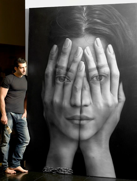 File:Tigran Tsitoghdyan with his painting from Mirror series.png