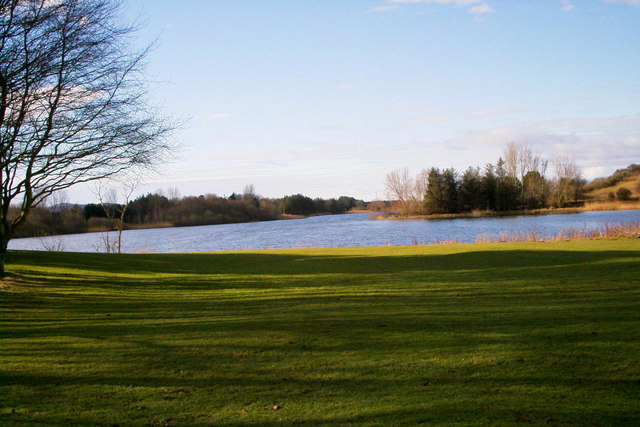 File:View of Forfar Loch looking westwards - geograph.org.uk - 1170815.jpg