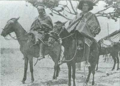 File:Wayuu on horses 1928.png