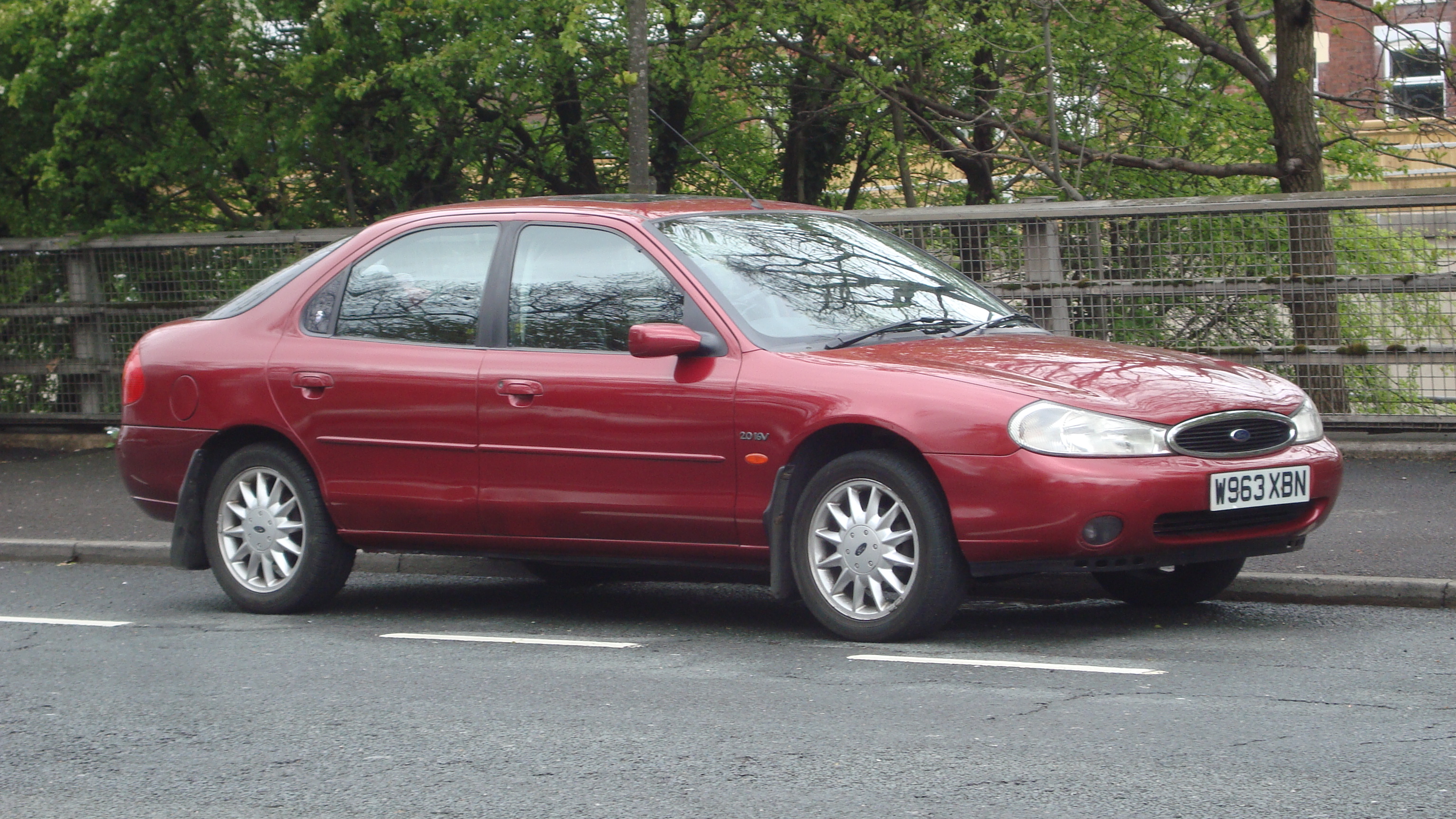 File:2000 Ford Mondeo 2.0 Ghia (17877858446).jpg Wikimedia Commons