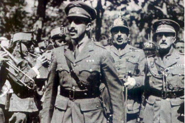 File:Alfonso XIII, Primo de Rivera y Milans del Bosch.png