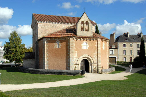 File:Baptistere Saint-Jean 2012.jpg