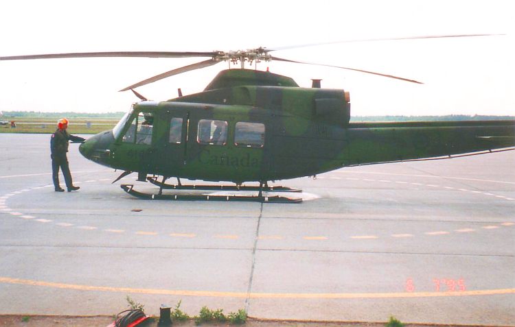 File:CH-146 Griffon CFB Cold Lake 1995.jpg