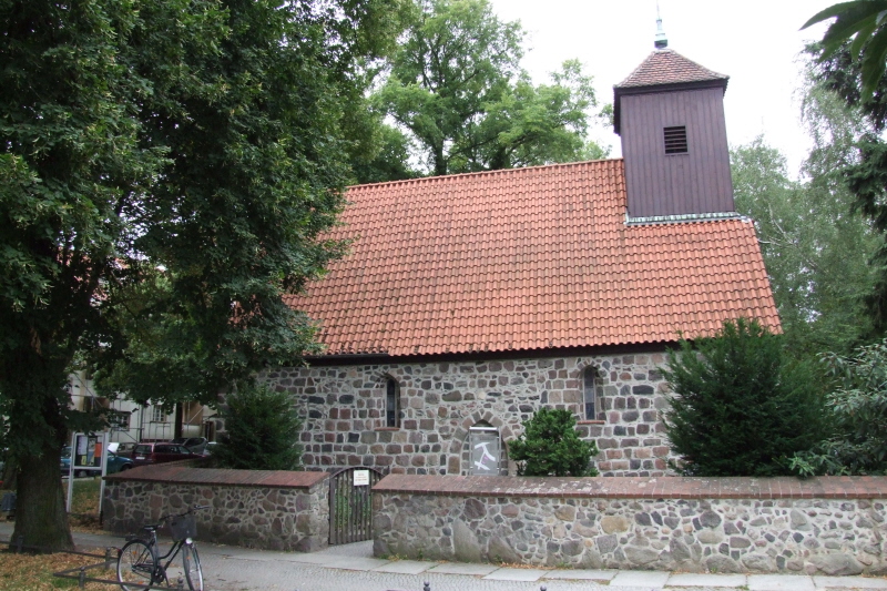 File:Dorfkirche Schmargendorf 01.jpg