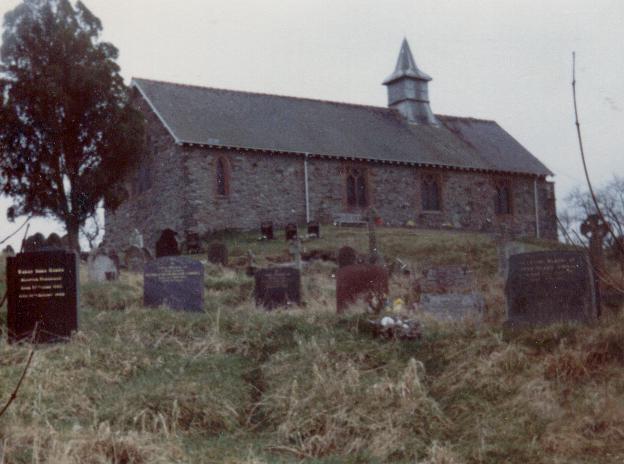 File:Holy Trinity Church, Llandrindod (1982) - geograph.org.uk - 301048.jpg