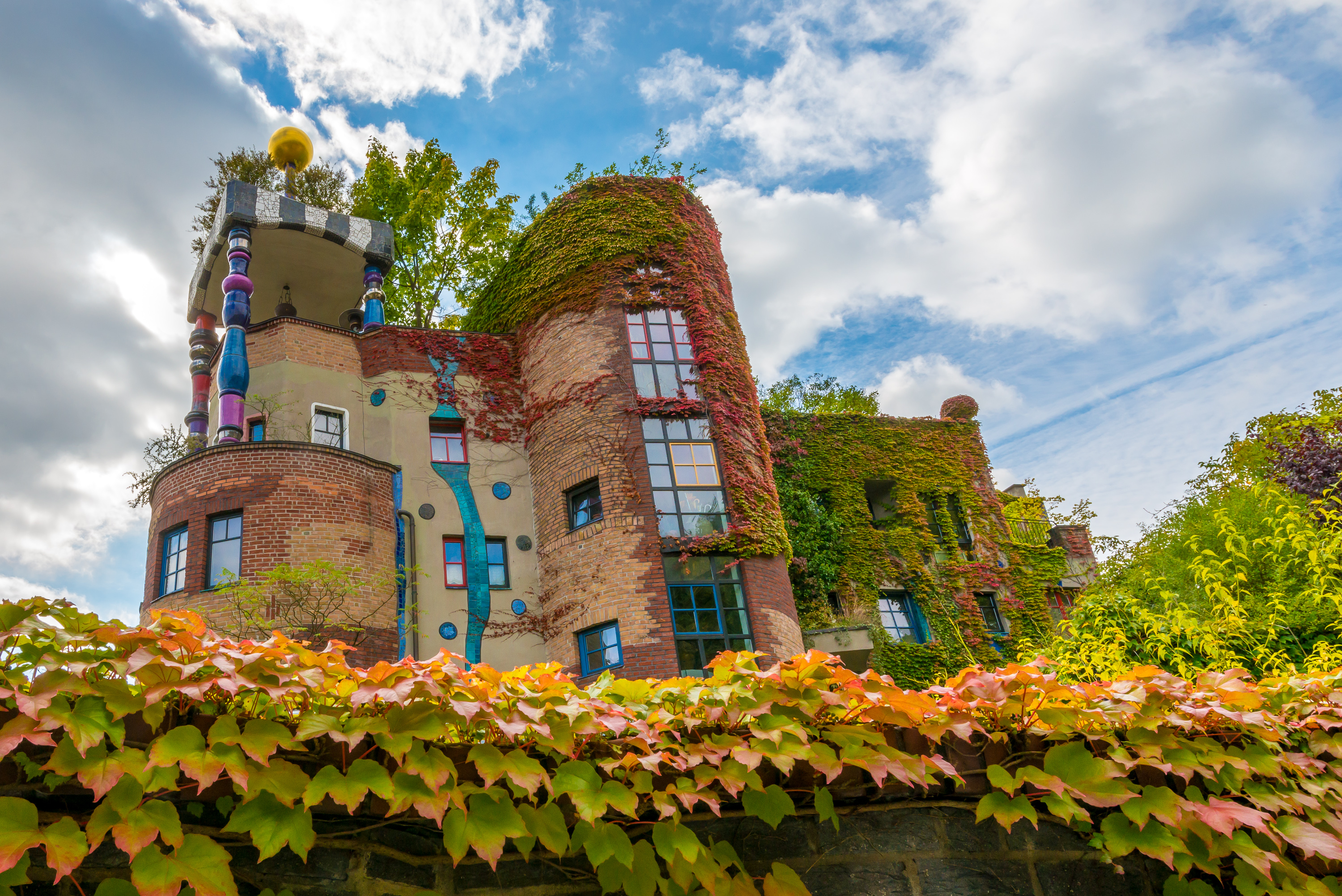 Zum Geburtstag von Friedensreich Hundertwasser: Bunt, aber niemals  rationalistisch - Kultur - Tagesspiegel