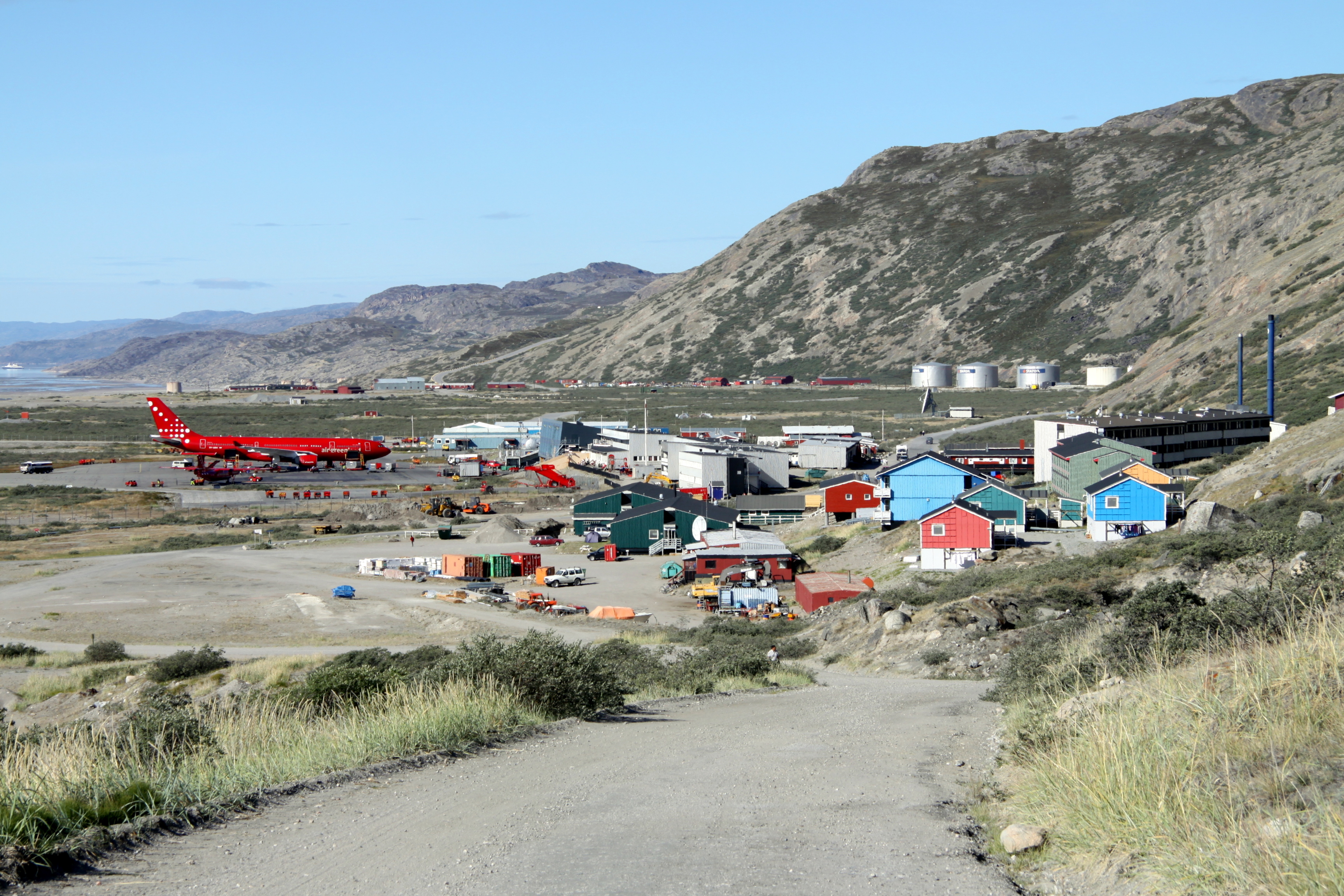 Prélude : Une découverte renversante Kangerlussuaq_Airport_in_2010_%283%29