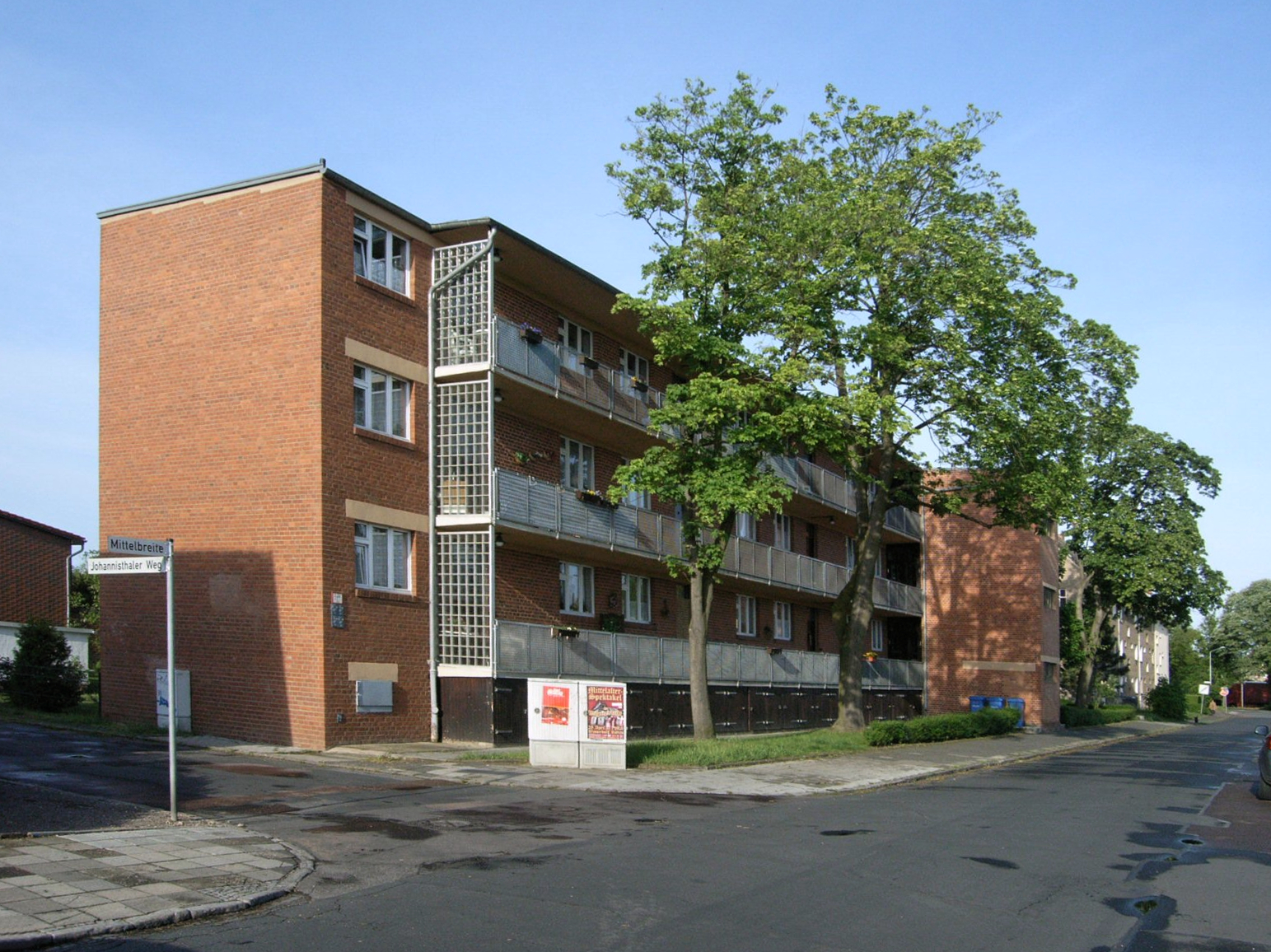 Datei:Laubenganghaus, Mittelbreite.jpg - Wikipedia