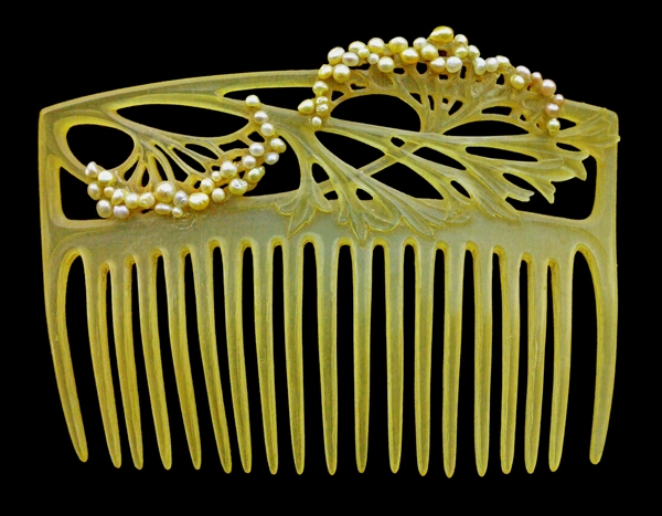 Carved horn decorated with pearls, by Louis Aucoc (c. 1900)
