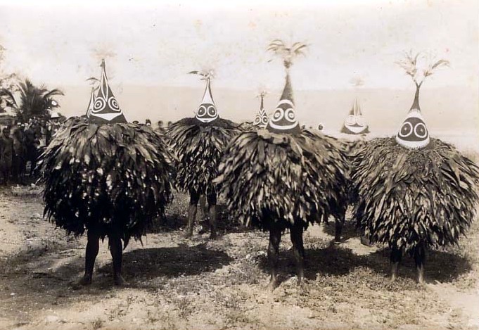 File:New Britain- Duk-Duk dancers, Gazelle Peninsula.jpg