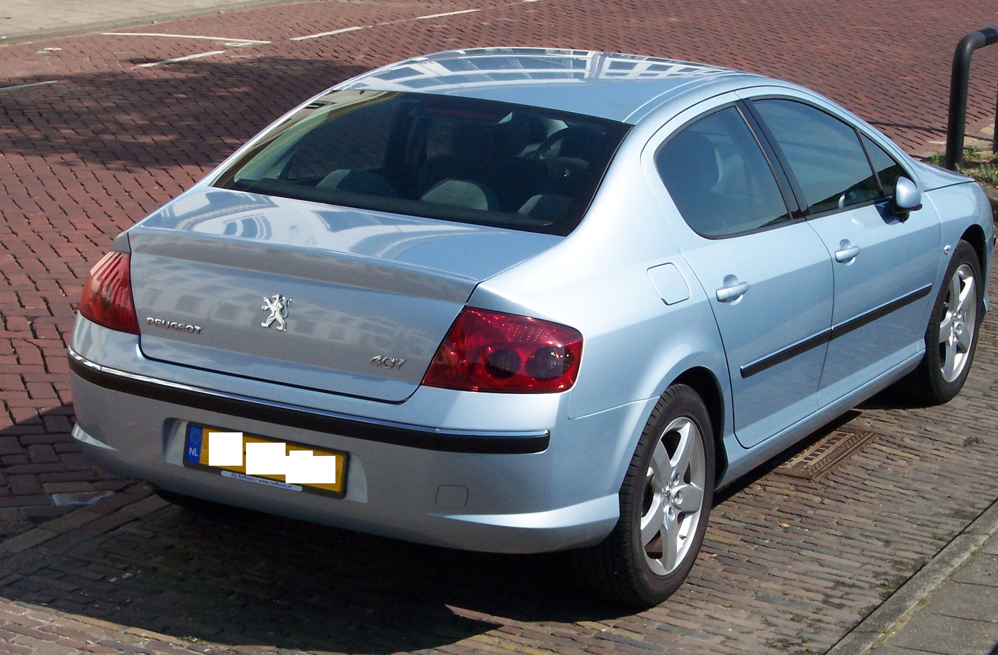 Archivo:Peugeot 407 (first generation) (rear), Serdang.jpg