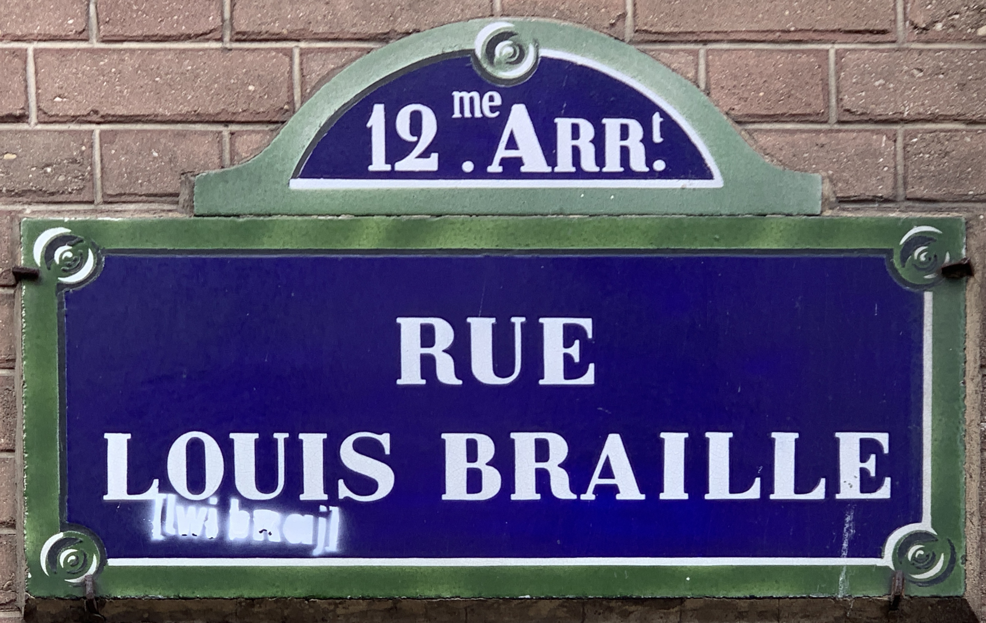 File:Plaque Louis Braille, 2 rue des Écoles, Paris 5e.jpg - Wikimedia  Commons