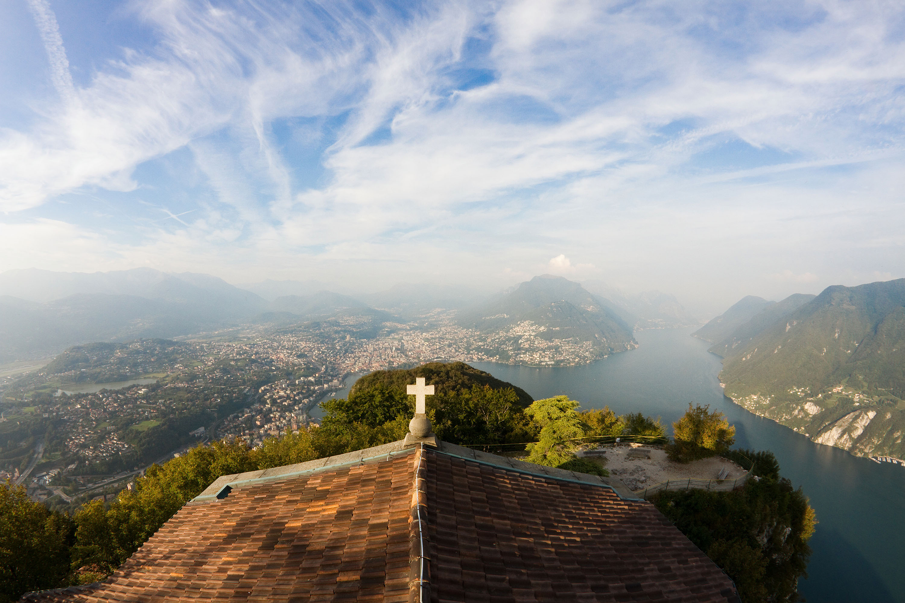 http://upload.wikimedia.org/wikipedia/commons/b/b9/San_Salvatore_Chiesa_LCD.jpg