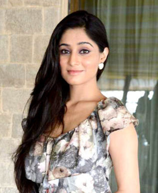 File:Soumya Seth at the launch party of Bindass's show Yeh Hai Aashiqui (cropped).jpg