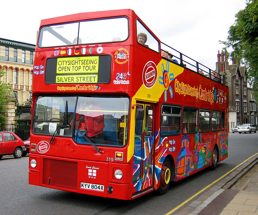 Красный автобус маршрутка. Двухэтажный автобус Лондон Hop on Hop off. Автобус двухэтажный. Красный автобус. Двухэтажный туристический автобус.