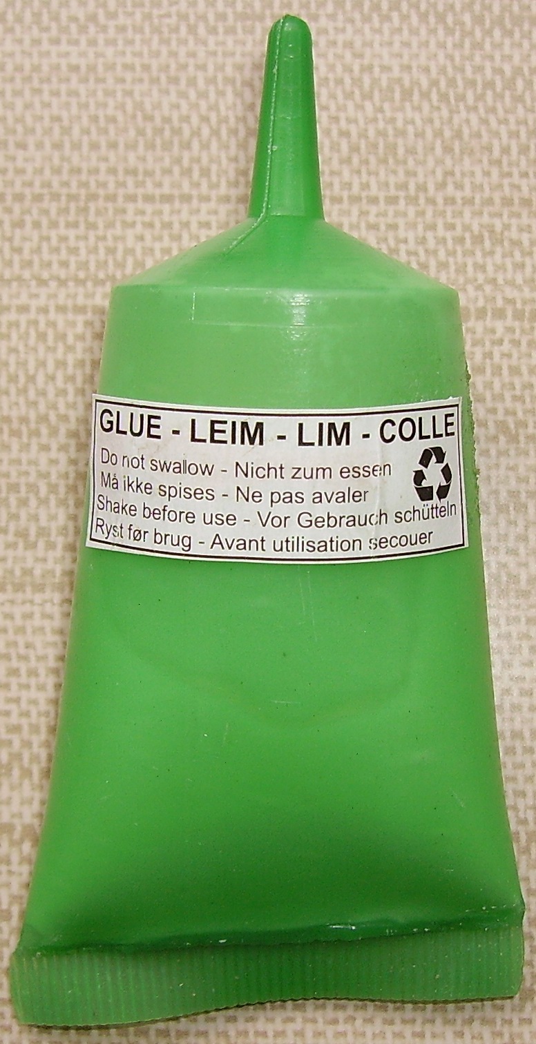 Leim. Клей Glue Colle. Glue клей в тюбике зеленом. Montageleim Glue Colle в зеленом тюбике. Зеленый тюбик.