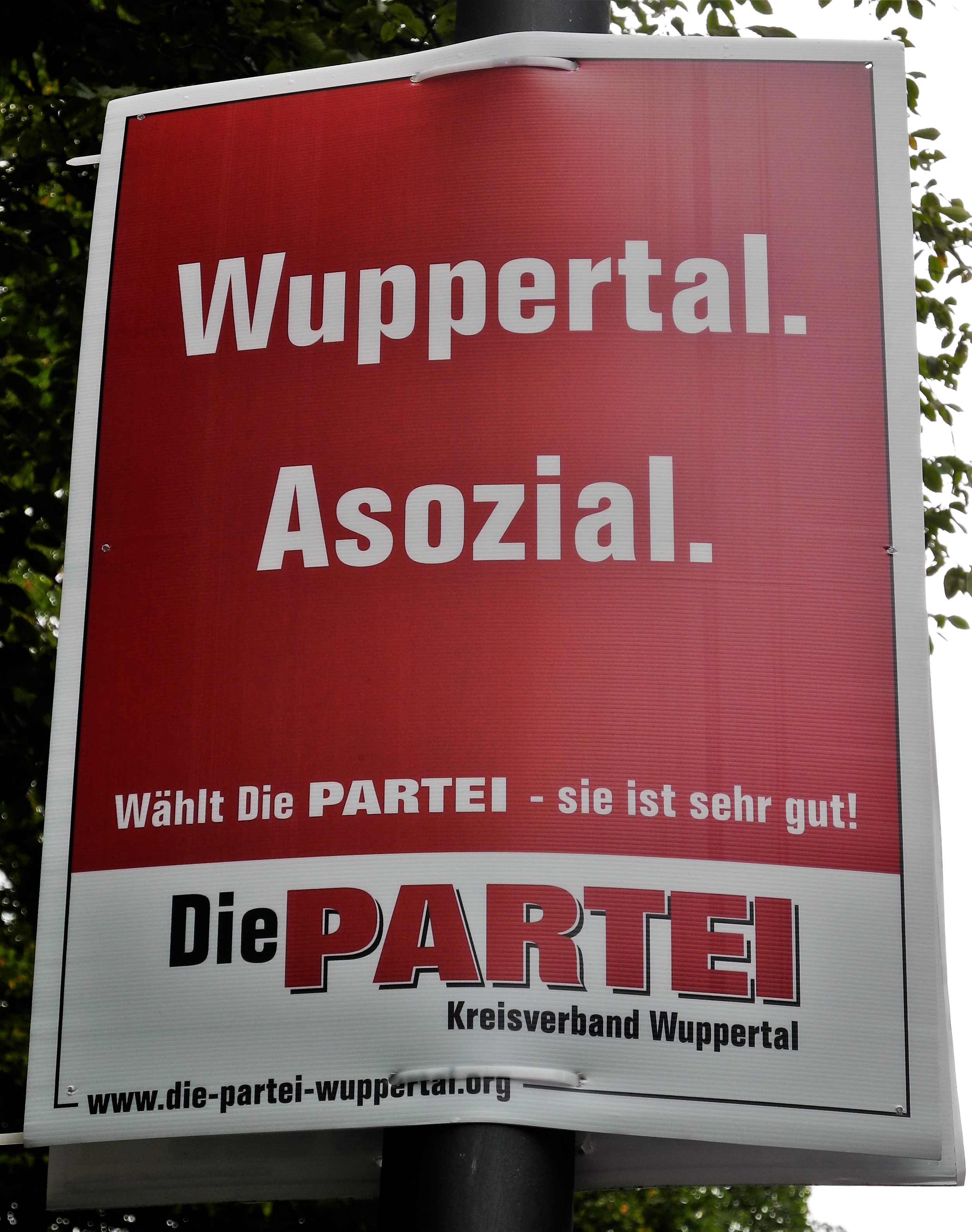 File:Wuppertal, Pahlkestr., Plakat der Partei Die PARTEI zur Kommunalwahl  NRW am 13.09.2020.jpg - Wikimedia Commons