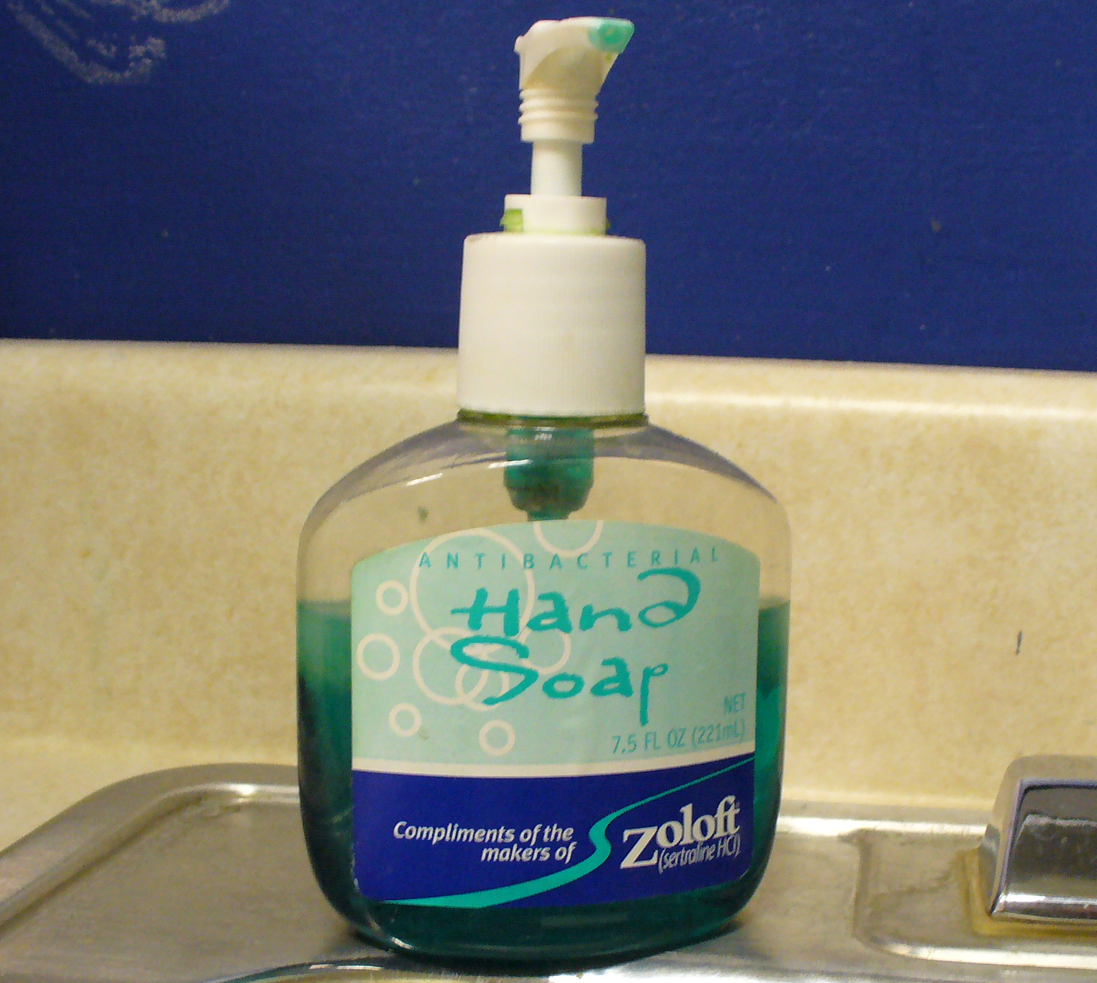 Soap dispenser - Wikipedia