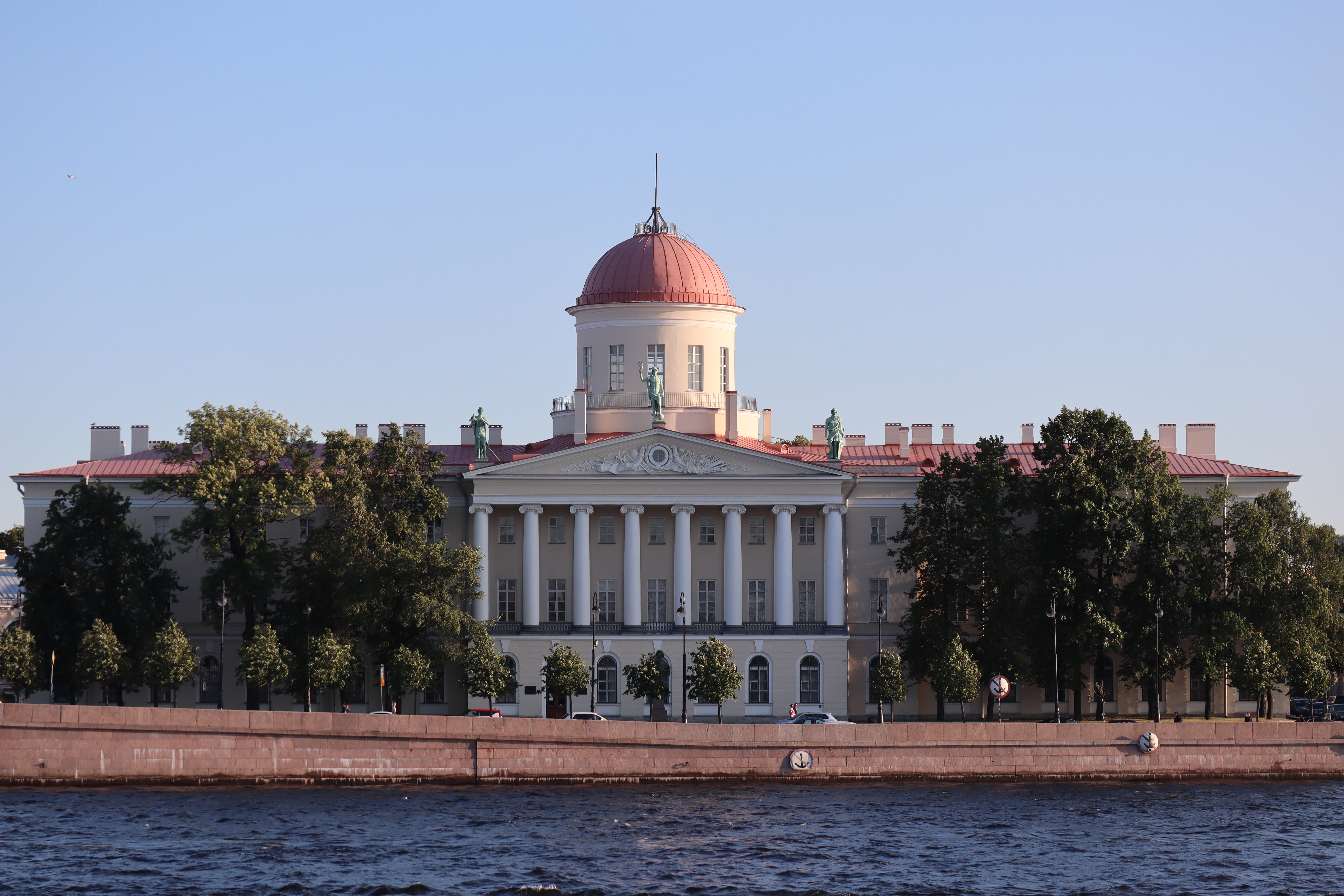 набережная макарова в санкт петербурге