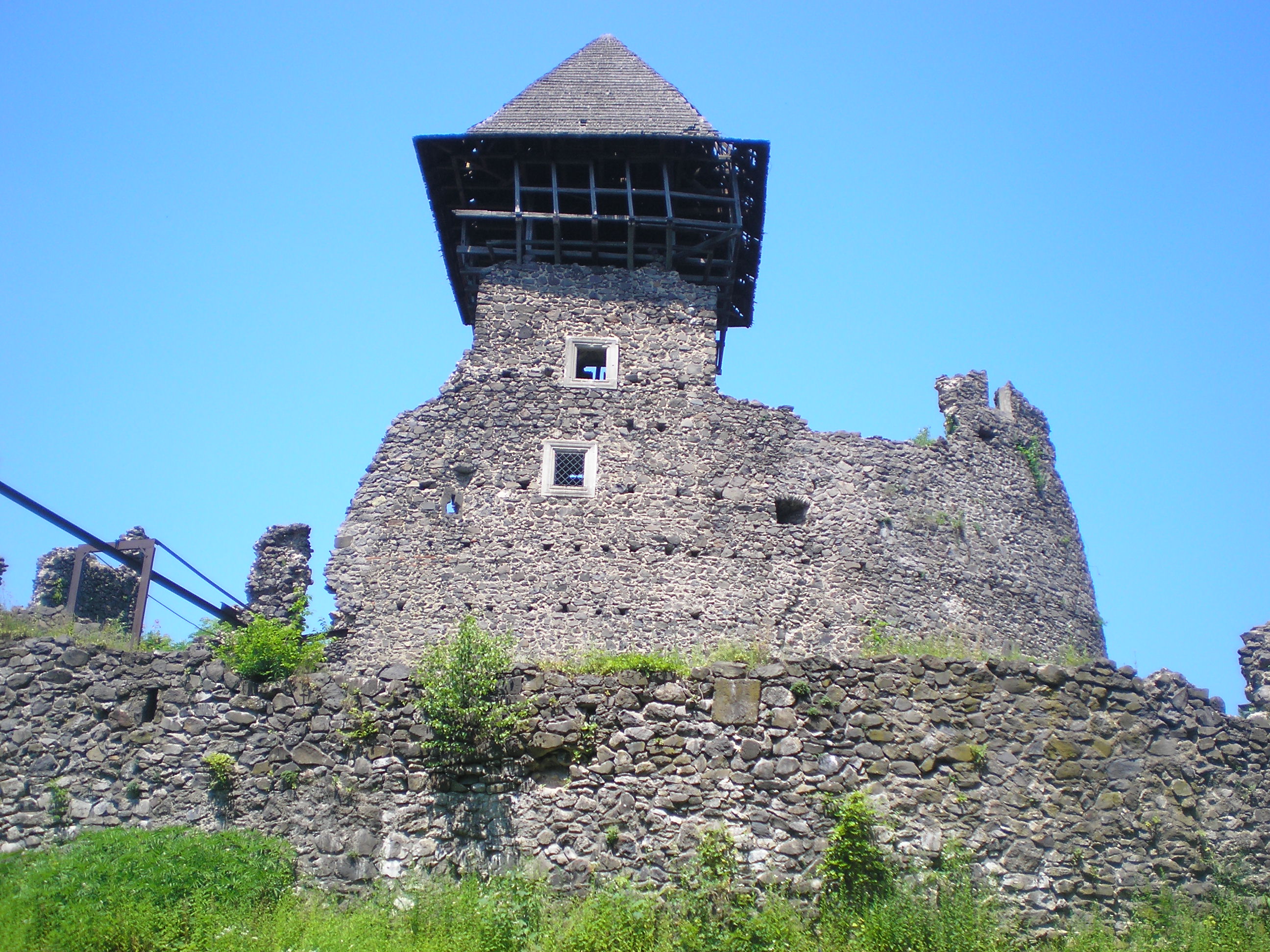 10 замков. Невицкий замок в Украине. Село Каменица Сербия. Каменице замок. Замки в украинском Закарпатье.