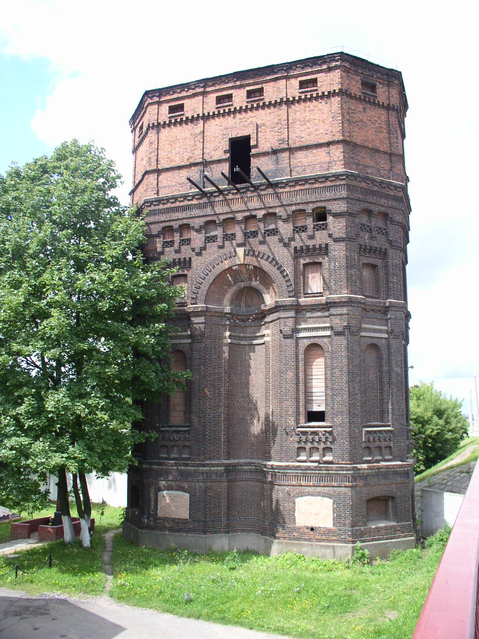 File:Belarus-Minsk-Railway Water Tower-2.jpg - Wikimedia ...